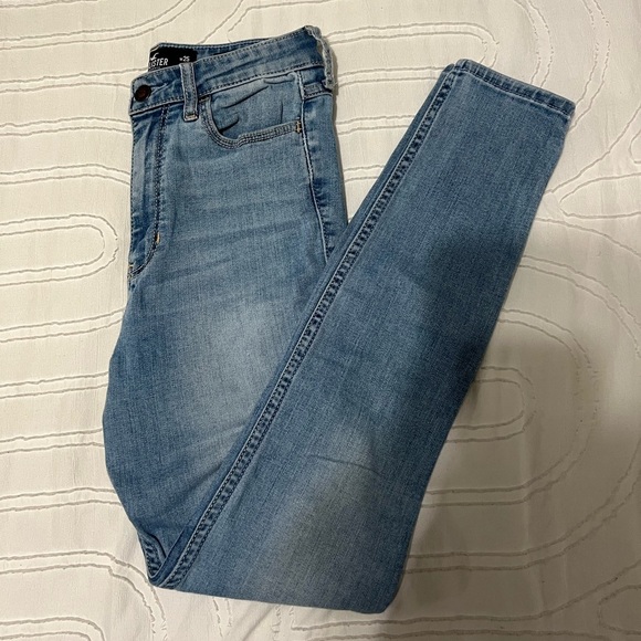 Hollister Women's Blue High Rise Skinny Jeans - Picture 1 of 5